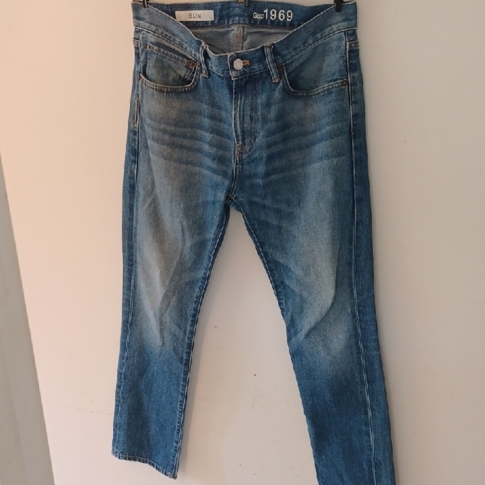 GAP Slim Blue Jeans with Indigo Wash, 31W x 30L